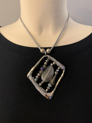Diamond Stone Necklace- -Trendy Me Boutique, Granada Hills California